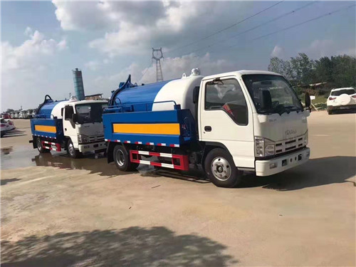 慶鈴五十鈴清洗吸污車出口到菲律賓，污水箱4.2方，水箱2方