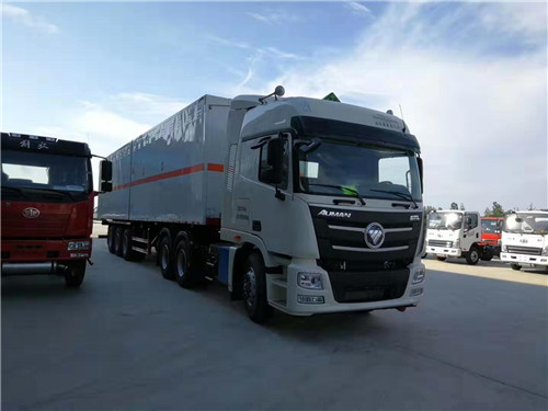 危險(xiǎn)品9類雜項(xiàng)廂式半掛運(yùn)輸車廠家讓利促銷，9-10月整車直降一萬