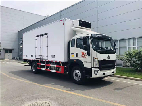 重汽豪沃廂長(zhǎng)6.64米冷藏車(chē),貨車(chē)安全已下發(fā)