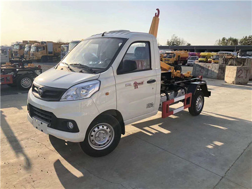 性價(jià)比最高的國(guó)六福田祥菱車廂可卸式垃圾車現(xiàn)車2臺(tái)，欲購(gòu)從速