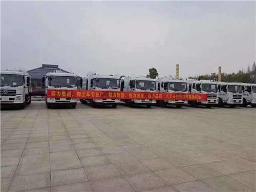程力出口阿聯(lián)酋第二批45臺(tái)東風(fēng)天錦抑塵車，用于消毒防疫