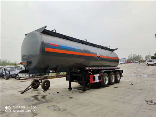 28立方腐蝕性物品罐式運輸半掛車詳細(xì)參數(shù)及配置