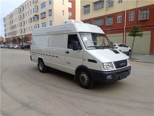 南京依維柯柴油面包冷藏車大空間，市內(nèi)不限行