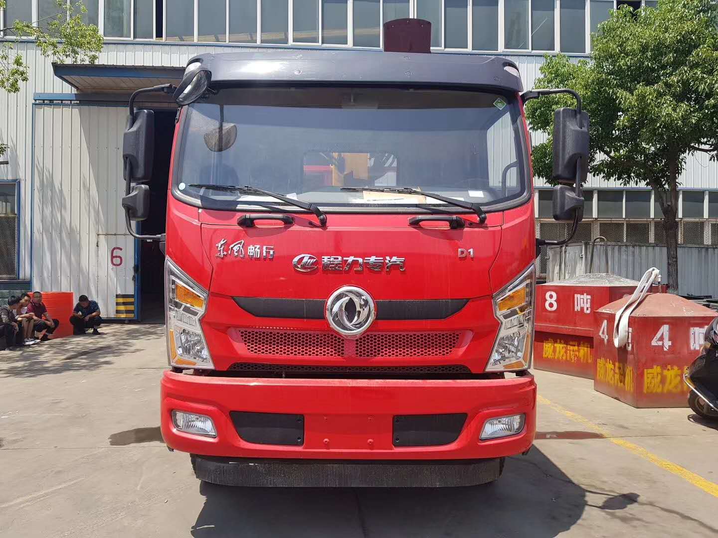 東風(fēng)暢行D1隨車吊匹配玉柴160馬力，徐工6.3噸4節(jié)上操作吊機，5.1米貨廂