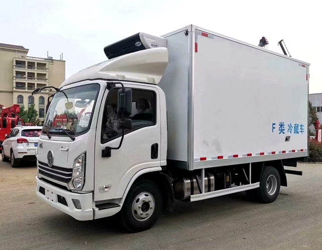 陜汽德龍K3000冷藏車，匹配濰柴130馬力，廂體3.7米，4.1米