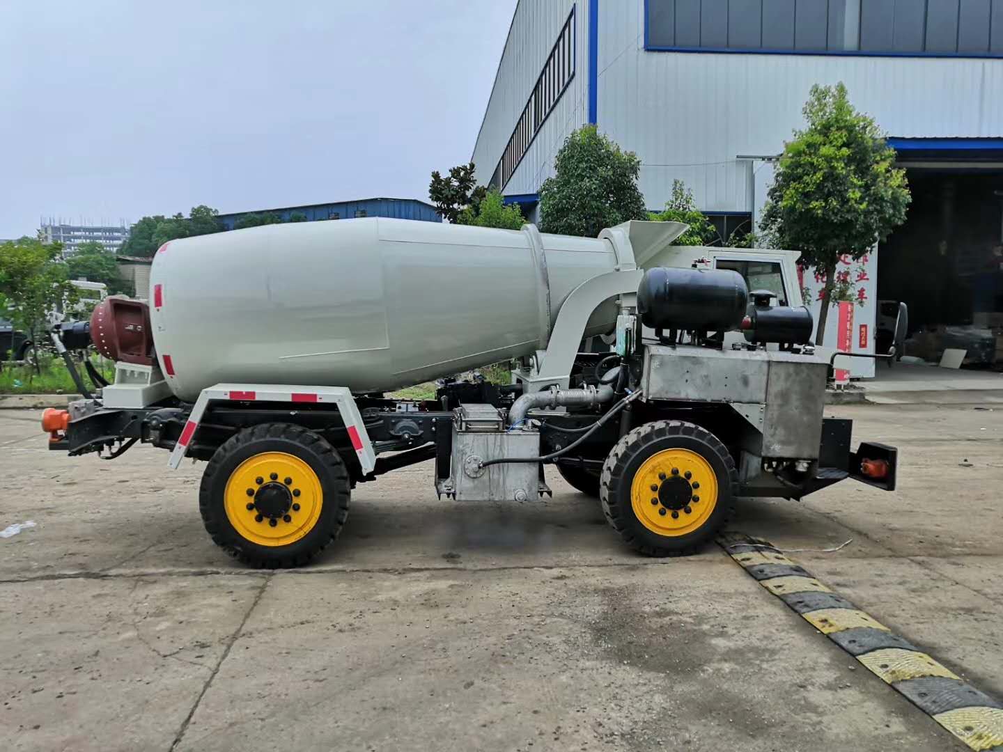2.5方防爆攪拌車,柴油,氣啟動(dòng)攪拌車，礦井?dāng)嚢柢噲D片展示