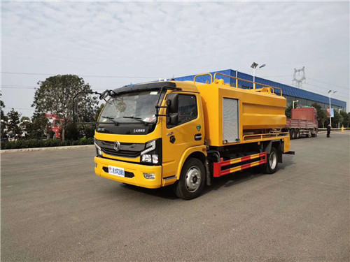 國(guó)六大多利卡清洗吸污車，吸污罐7立方，水箱2.7立方圖片參數(shù)