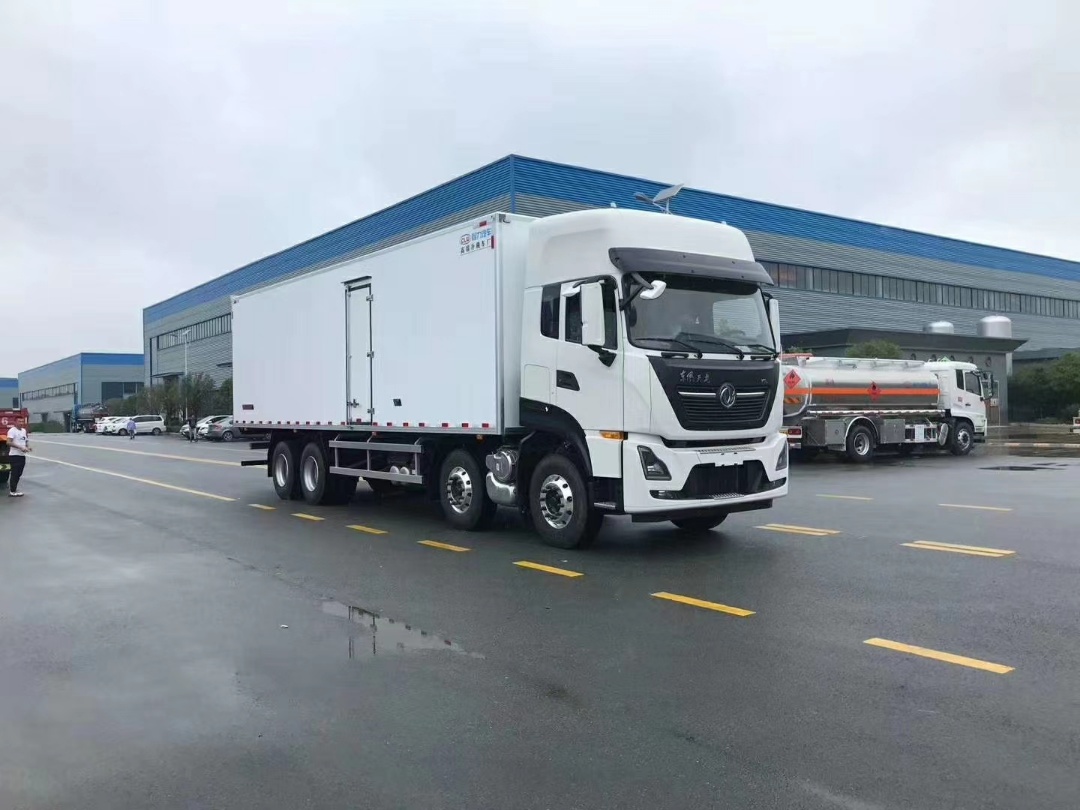 國六東風天龍KL前四后八冷藏車新品上市。