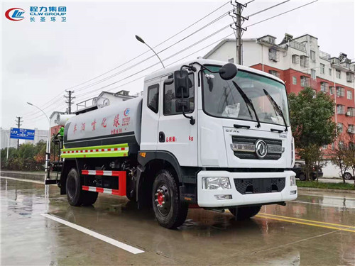 現(xiàn)車！現(xiàn)車！現(xiàn)車！東風(fēng)D9灑水車圖片參數(shù)介紹