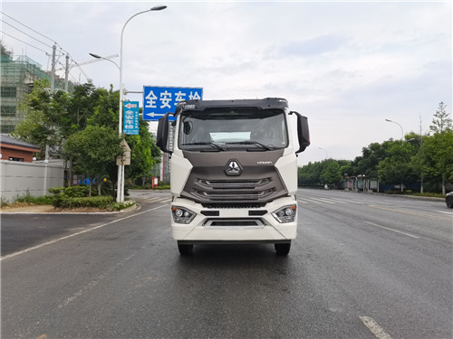 國(guó)六重汽豪沃12-15方綠化灑水車(chē)