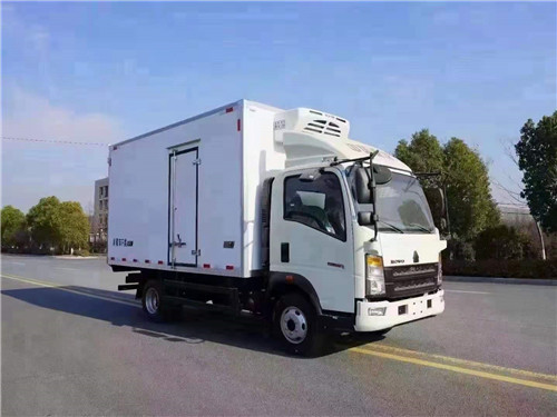 重汽豪沃國六“小金牛”冷藏車，現(xiàn)車一臺，隨提隨走