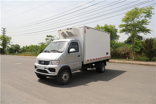 開瑞國(guó)六3.2米藍(lán)牌汽油冷藏車廠家直銷
