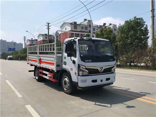 國六東風(fēng)福瑞卡黃牌氣瓶運(yùn)輸車，5.2米國六氣瓶運(yùn)輸車