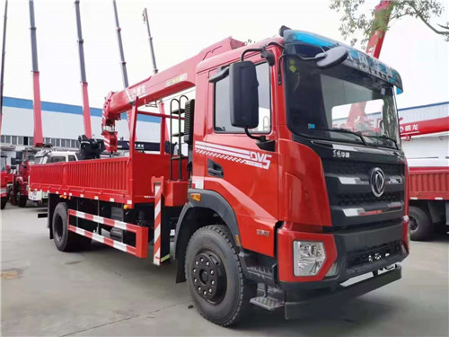 國(guó)六東風(fēng)華神DV5隨車吊匹配威龍8噸4節(jié)臂吊機(jī)，6.1米貨廂