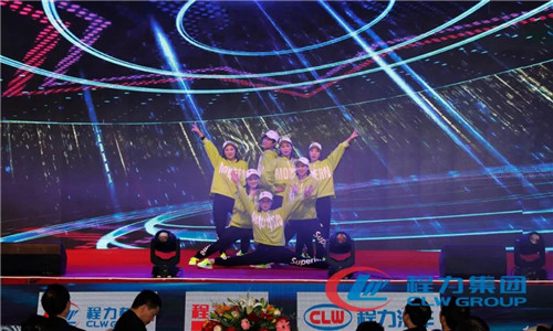 會(huì)上，對(duì)各版塊先進(jìn)集體、個(gè)人，先進(jìn)黨支部進(jìn)行了表彰；在豐富的抽獎(jiǎng)、表演環(huán)節(jié)中，穿插了有員工自我匾牌演出的精彩節(jié)目，受到直播觀眾的熱評(píng)點(diǎn)贊，會(huì)議在熱烈祥和史詩般的典禮中圓滿結(jié)束，落下帷幕。