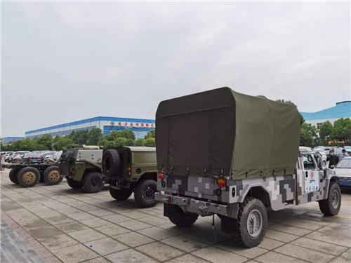 本次東風越野車有限公司攜手程力專汽，雙方將在應急消防、醫(yī)療救護、通訊指揮、房車、公安安保、海外市場、礦山油田、電力搶險等多個領(lǐng)域，聯(lián)合出擊搶占專用車細分市場，力爭開發(fā)更多潛在客戶，廣泛推進特種民用車的市場化進程。