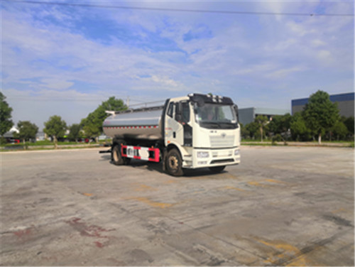 國(guó)六解放13噸鮮奶運(yùn)輸車(chē)