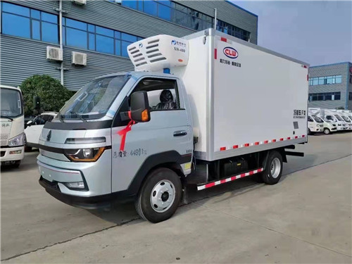 國六豪沃新款智相跨界冷藏車，3.8米藍牌國六冷藏車