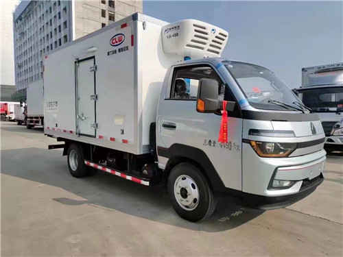 國六豪沃新款智相跨界冷藏車，3.8米藍牌國六冷藏車