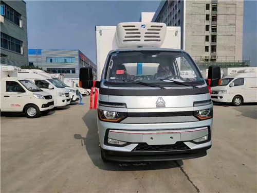 國六豪沃新款智相跨界冷藏車，3.8米藍牌國六冷藏車