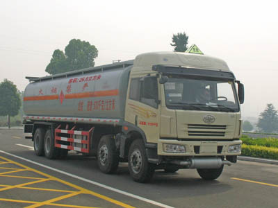 解放前四后八31立方化工液體運(yùn)輸車(chē)