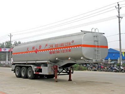 44立方化工液體運(yùn)輸半掛車(chē)