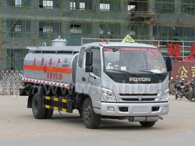 福田奧鈴帶臥5噸加油車(chē)
