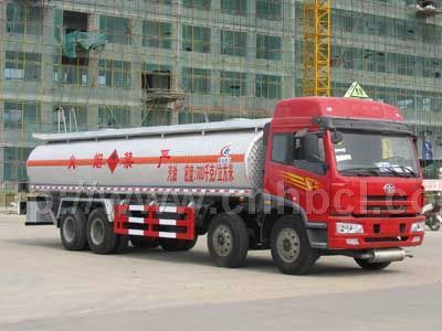 解放奧威前四后八運(yùn)油車