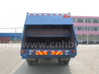國(guó)四東風(fēng)145壓縮式垃圾車