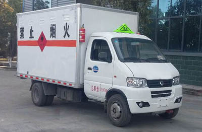 國五東風(fēng)廂長(zhǎng)3.3米易燃?xì)怏w廂式運(yùn)輸車