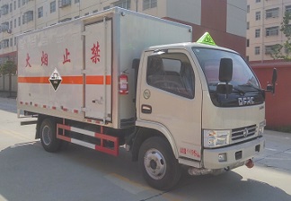 國五東風(fēng)廂長(zhǎng)4.12米腐蝕性物品廂式運(yùn)輸車