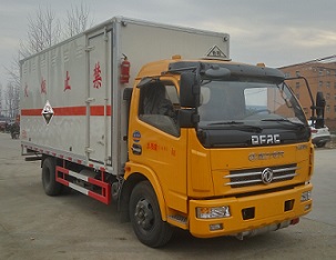 國五東風(fēng)多利卡廂長(zhǎng)5.15米腐蝕性物品廂式運(yùn)輸車 