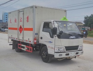 國五江鈴廂長(zhǎng)3.15米易燃?xì)怏w廂式運(yùn)輸車 
