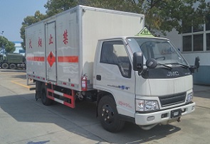 國五江鈴廂長4.2米易燃氣體廂式運輸車 